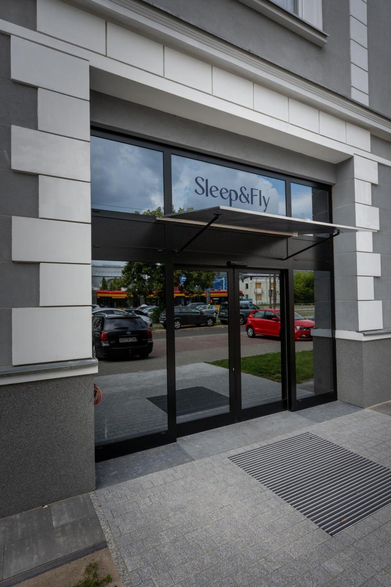 Sleep&Fly Okecie Warsaw Airport Acomodação com café da manhã Exterior foto
